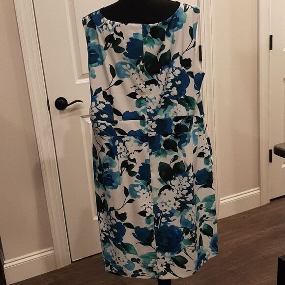 Dressbarn Sleeveless Floral Blue and White Dress - Picture 6 of 11